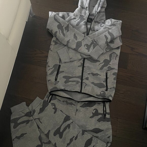 NEVER WORN. GREY CAMOUFLAGE TRACK SUIT SIZE LARGE. - Picture 1 of 7